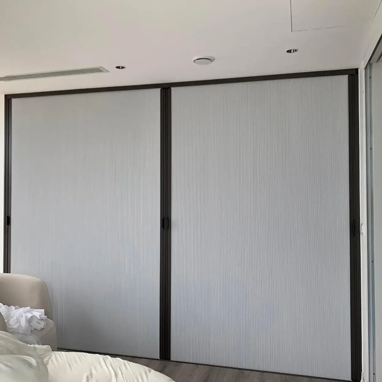Keşap bebek odası — honeycomb blackout, deliksiz montaj, tam karartma